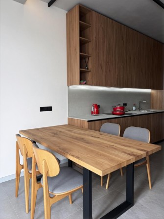 Дизайнерська 2-к в центрі • кухня-студія + гардеробні в кожній кімнаті - фото 1