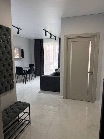 Дуже крута та стилтна квартира в ЖК, же світло є завжди - фото 1