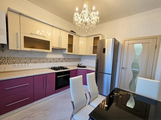 ЖК «Едельвейс»: 2 кімнати, паркомісця, тиша, закрита територія! Ужгород