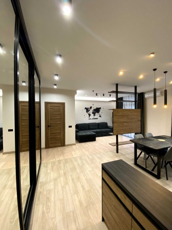 Довготривала оренда 2к квартири на вул. Набережно-Рибальська - фото 1