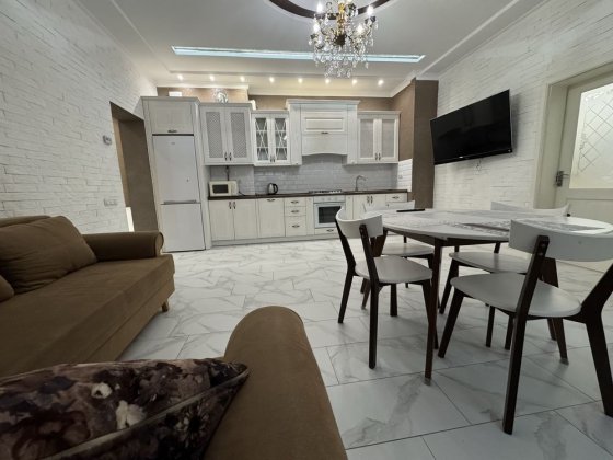 Оренда 3-кімн квартири в самому центрі