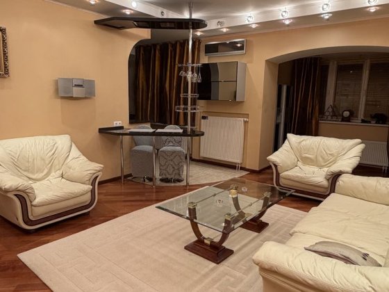 Сдаётся 3-комнатная квартира в Печерском р-н, Goodwine. СВЕТ, ГАЗ!