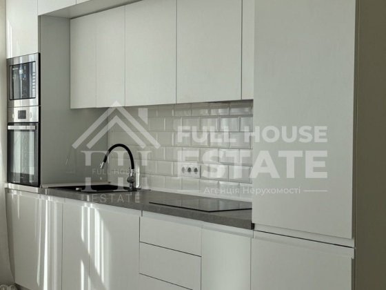 Простора 3-кімнатна квартира біля метро Позняки, 77 м². Є генератор Київ