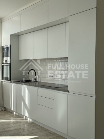 Простора 3-кімнатна квартира біля метро Позняки, 77 м². Є генератор - фото 1