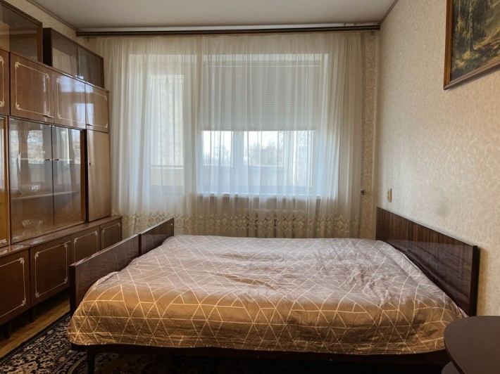 Вишенька біля Сільпо - фото 1