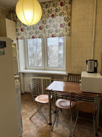 Простора трикімнатна в центрі столиці біля метро - фото 1