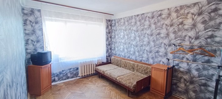 Воскресенський проспект 15(Перова), авторинок,  ТЦ "Квадрат" - фото 1