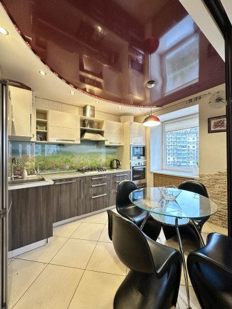 Сдам шикарную 4-х к. квартиру  95 м2 /4 эт. на Победе-5 - фото 1