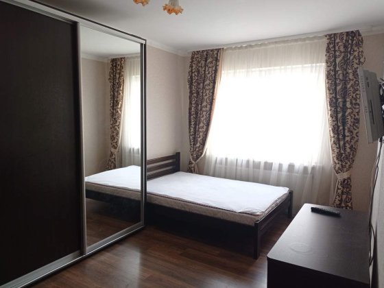 вул. Милославська 2, Генератор є, здам 1 кімн. квартиру. Київ