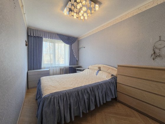 2к ул.Героев Крут 8, Нагорный р-н Днепр