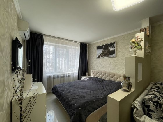 2 кімнатна, проспект Науки 27. Метро Деміївська