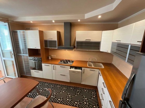 Аренда 3-комнатная квартира на ул. Артековская Днепр