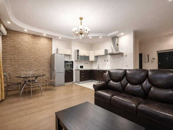 Просторна 3-кімнатна квартира 90 м² з паркінгом на Печерську Киев