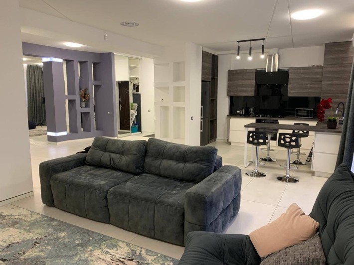 Аренда 3.к. КД Европейский (ЭКСКЛЮЗИВ, КЛЮЧИ) - фото 1