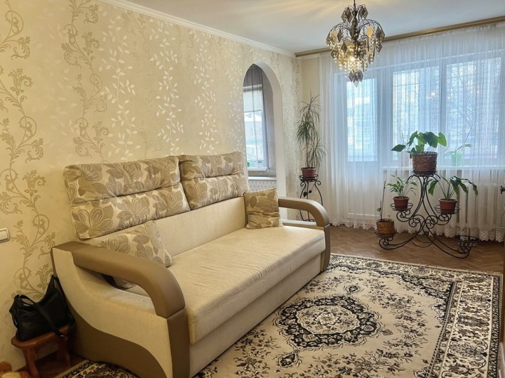 Здам двокімнатну квартру в цертрі міста на короткий термін. Власник - фото 1