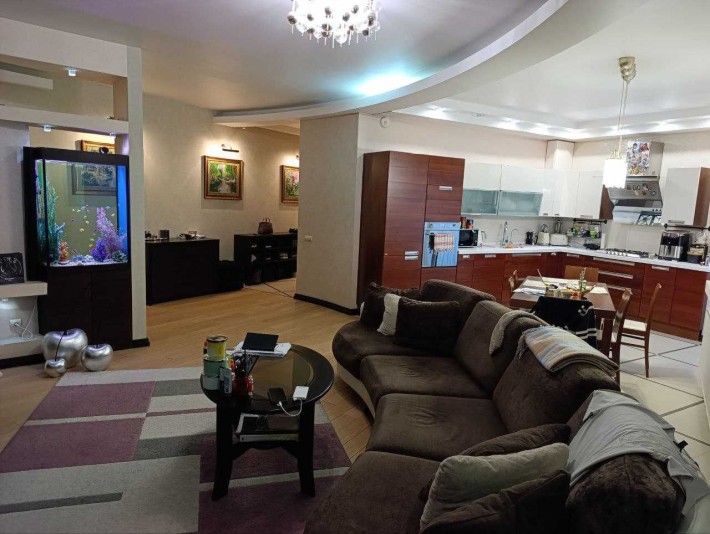 Ексклюзивна Оренда! Простора квартира з преміум-наповненням! - фото 1