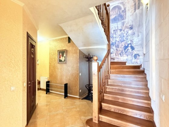 Оренда великої квартири 160 метрів, 7 кімнат, вул. Декарт Львов