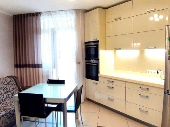 ЖК 4 сезона (м.Васильківська). Оренда 2к. Простора,охайна,2 с/в,3стіни Киев