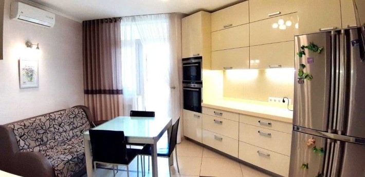 ЖК 4 сезона (м.Васильківська). Оренда 2к. Простора,охайна,2 с/в,3стіни - фото 1