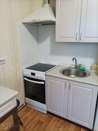 м.Васильківська  ОРЕНДА  2-ї кв. Вул. Максимовича 7. Є бомбосховище. - фото 1