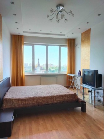 СВОЯ! Сдам на 3 мес.в хорошем НОВОСТРОЕ, Центр, евроремонт, вид моря. - фото 1