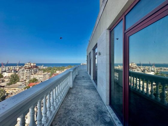 Аренда трехкомнатной квартиры в Одессе. Пентхаус. Вид на море. Одесса