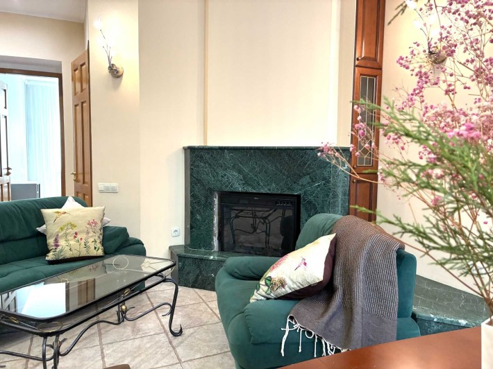 Оренда 3-х квартири. Завжди є СВІТЛО ГАЗ ОПАЛЕННЯ вул.Малоподвальна, 4 - фото 1