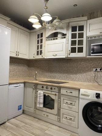 Сдам стильную  квартиру на Сахарова ! - фото 1