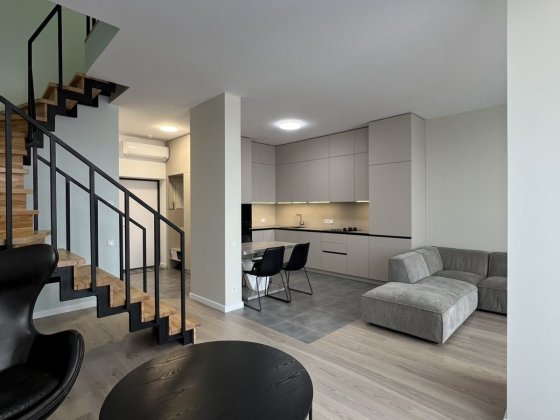 2 поверхова Кварира в  ЖКСемицвіт вільна з 1 травня Львов