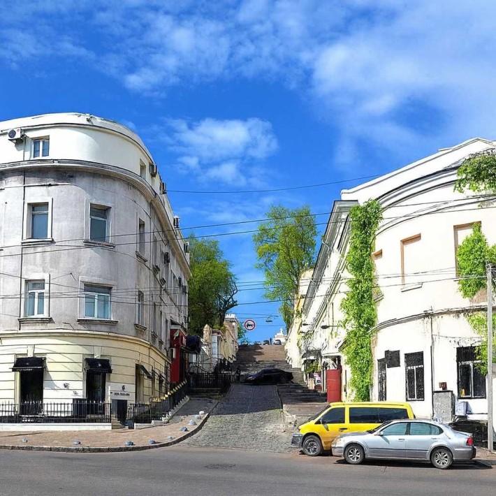 ЦЕНТР - БЕЗПЕЧНА квартира з власним укриттям - фото 1