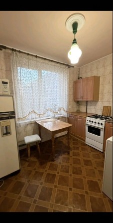 Сдам 1 кв м.Защитников Украины,м.Спортивная ул.Тарасовская 17 - фото 1