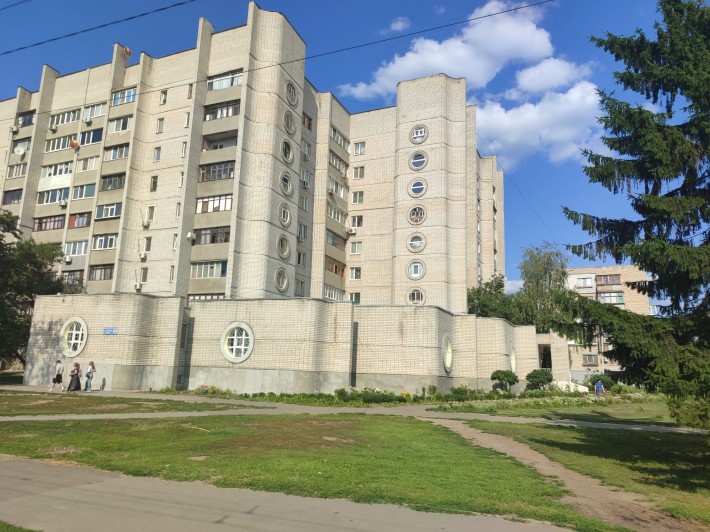 Здам 2 квартиру в центрі Одеської в багатоповерхівці - фото 1