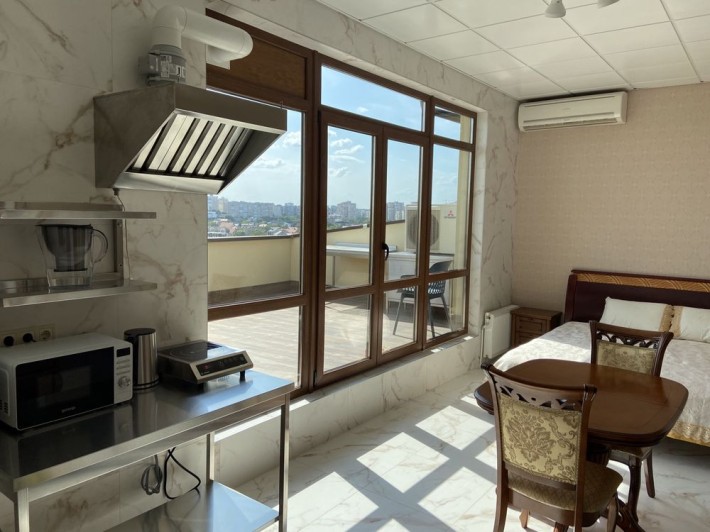 Квартира с террасой возле моря Золотой берег - фото 1