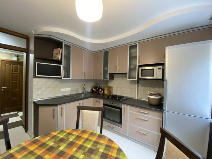 Сдам 3-к кв 70м2 с ремонтом  на Тополе -2 район м Сильпо - фото 1