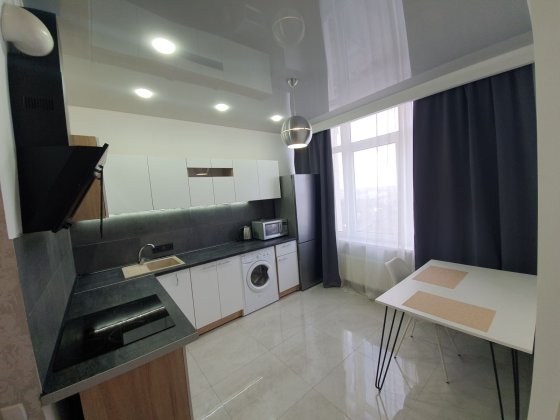 Аренда евродвушка ЦЕНТР 34 Жемчужина, кровать и диван Одесса