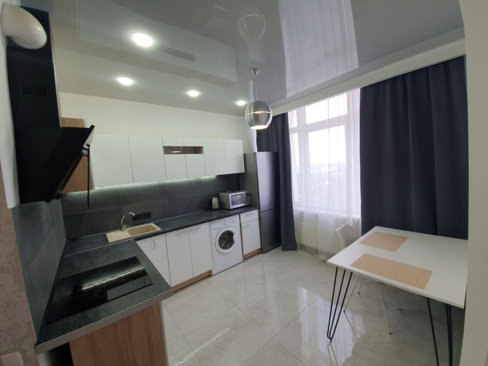 Аренда евродвушка ЦЕНТР 34 Жемчужина, кровать и диван - фото 1