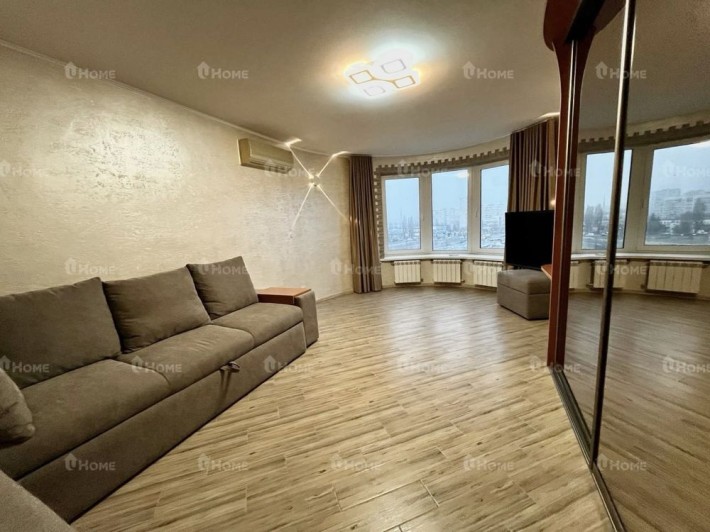 Однокімнатна квартира/ метро Перемога - фото 1