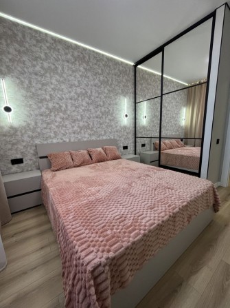 Первая сдача, 2 -ком. в Кадорр сити на Краснова, низкий этаж, ипподром - фото 1