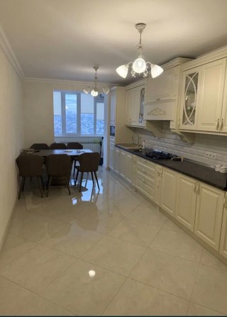 Сдам 2х комн квартиру м. Научная в новострое - фото 1