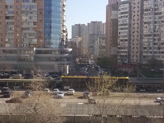 велика 2к кв. Позняки  будівельникам