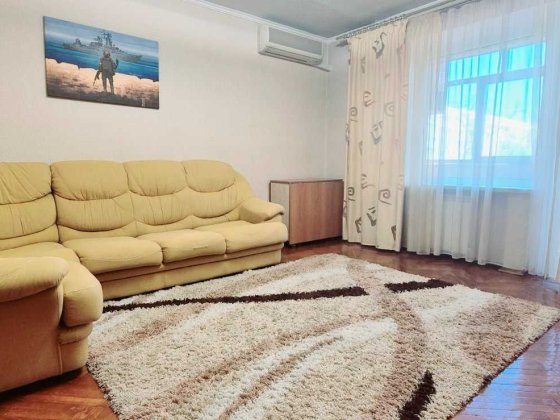 Простора двокімнатна квартира Малишка 29а