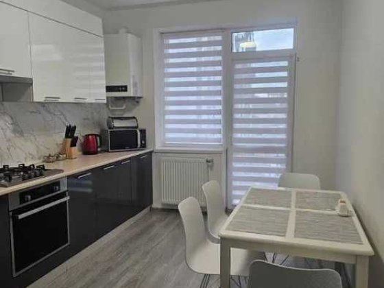 Здаю квартиру на Оболоні (Г.Азову) в довгострокову оренду. Київ