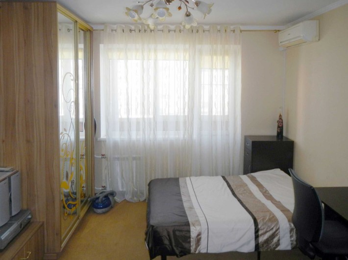 Оболонь, М "Мінська", пр. Володимира Івасюка, 42-В (Героів Сталіграду) - фото 1