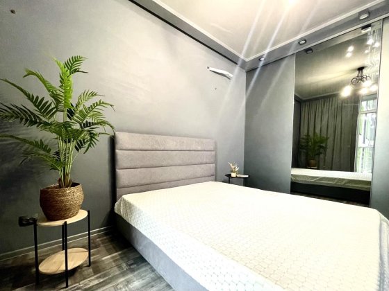 Сдам современную квартиру ул. Ракетная 24б полностью автономная. Метро Киев