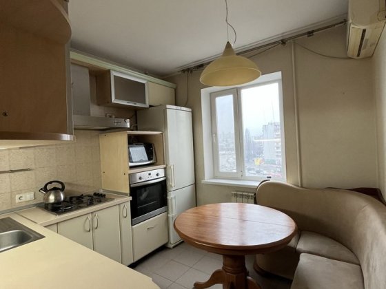 Оренда 2к на  Братства тарасівців 6 метро харьківська