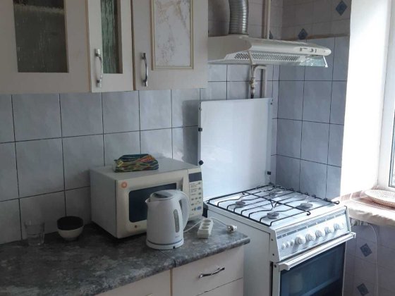 Без комісії! 1-кімнатна,Метро"Кловська",меблі,техніка,газ.Вікна в двір