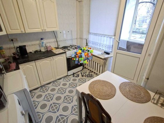 Здається простора 2-к квартира біля м.Оболонь 10 хв пішки. Київ