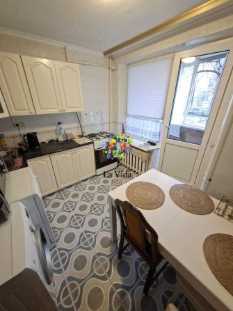 Здається простора 2-к квартира біля м.Оболонь 10 хв пішки. - фото 1