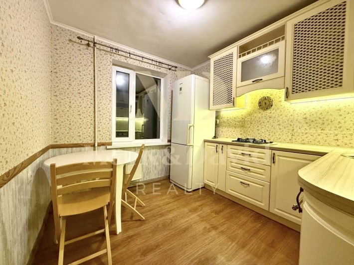 54 м2 Голосіївський р-н метро ВДНХ вул. Виставкова, 14 - фото 1