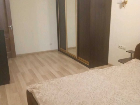 здаю 2-кімн квартиру на Позняках, вулиця Драгоманова 2б, новий будинок Киев